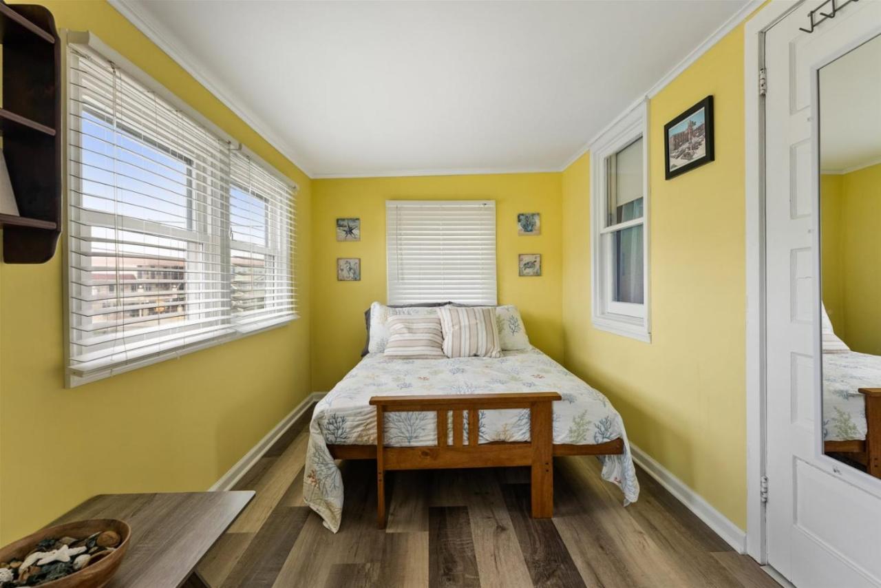 Newly Renovated 4 Bedroom Home Only 2 Blocks From The Beach! Wildwood Bagian luar foto