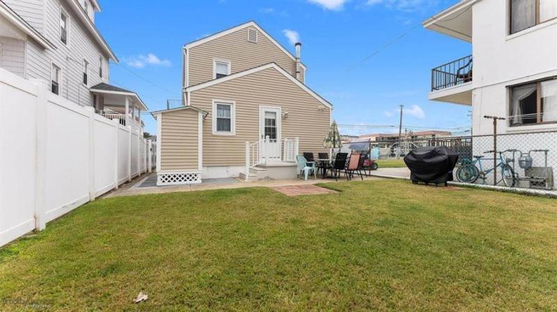 Newly Renovated 4 Bedroom Home Only 2 Blocks From The Beach! Wildwood Bagian luar foto